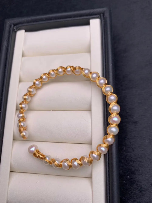 Bijou classique et féminin avec perles