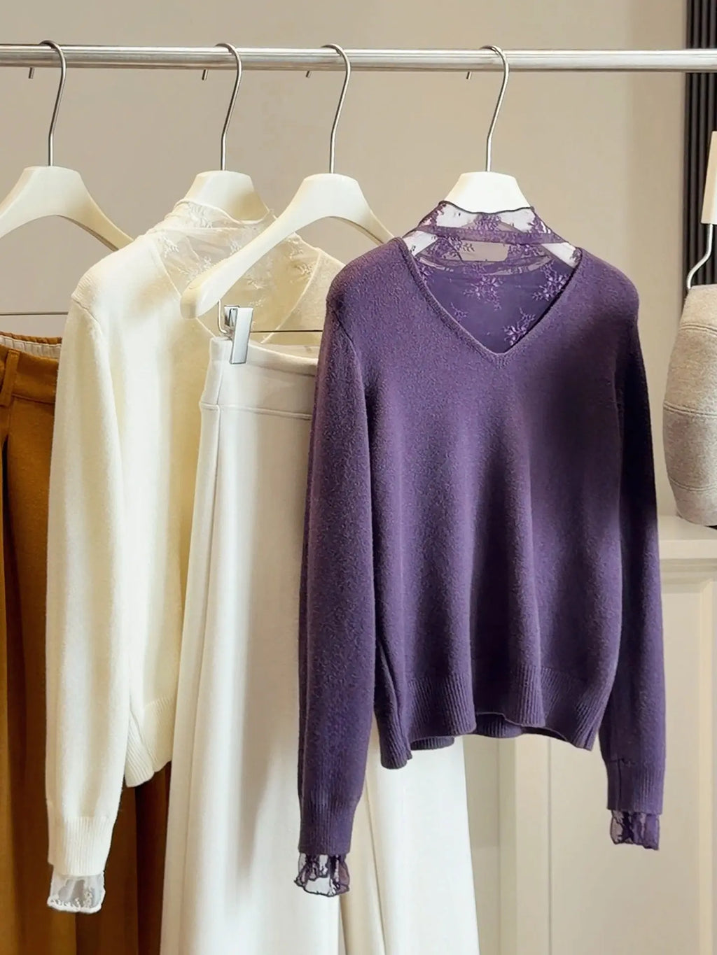 Pull femme détails dentelle élégant et confortable Braceora