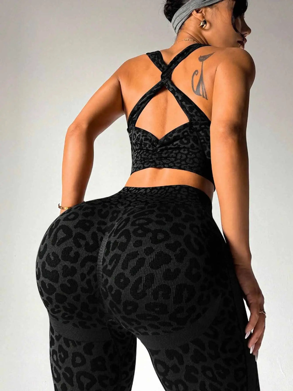 Leopard-Print Seamless Yoga Bra And Peach-Butt Leggings Set Braceora